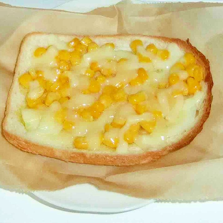 バターコーンとチーズのトースト